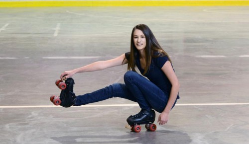 Shoot-the-duck-is-an-intermediate-Roller-Skating-Move