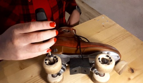 step-2-to-clean-roller-skate-bearings