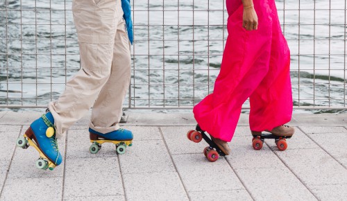 step-5-to-shuffle-skate-on-roller-skates