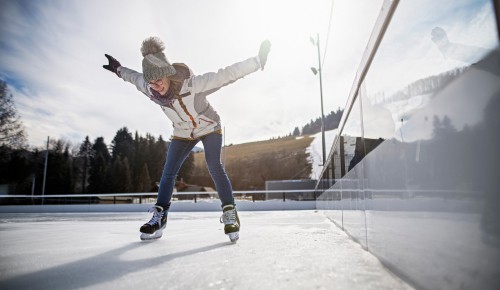 Find-an-ideal-skating-rink-tip-for-beginner-Ice-Skating
