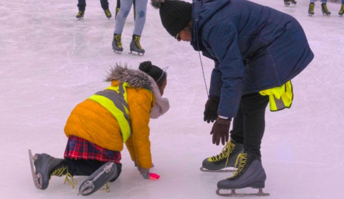 Learn-how-to-fall-tip-for-beginner-Ice-Skating