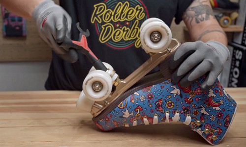 Adjust-the-Roller-Skate-Trucks